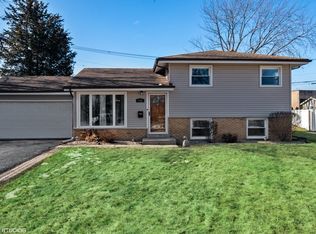 730 W Lake Manor Dr, Addison, IL 60101