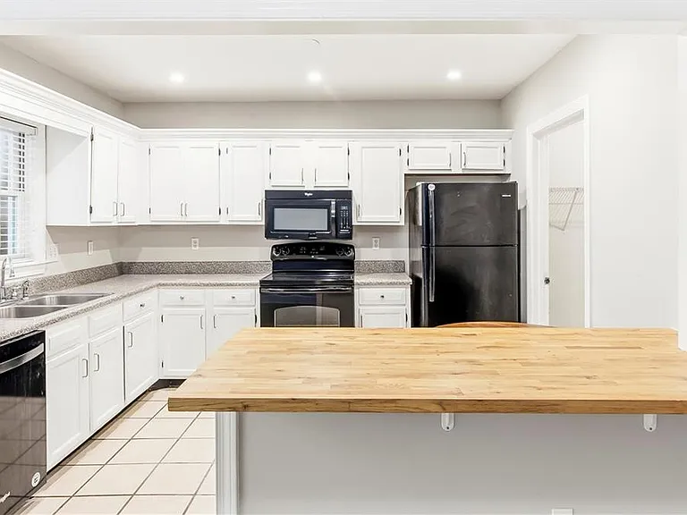 7500 Roswell Rd #80 — Photo 11