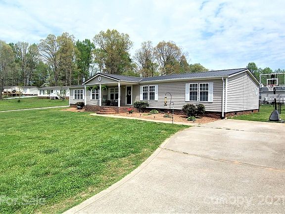 3rd image of 104 Snowy Hill Ln