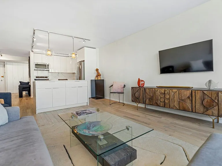 7004 Boulevard East #31D — Photo 2