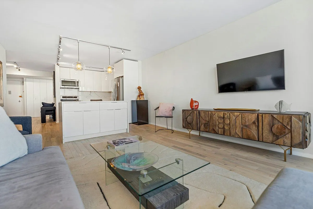 Building Photo - 7004 Boulevard East #31D