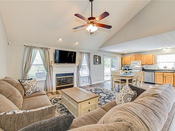 3rd image of 6636 Sparrowood Dr