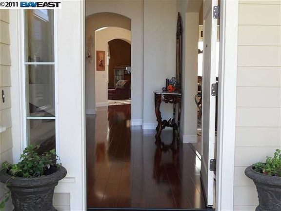 3rd image of 2801 Vine Ct