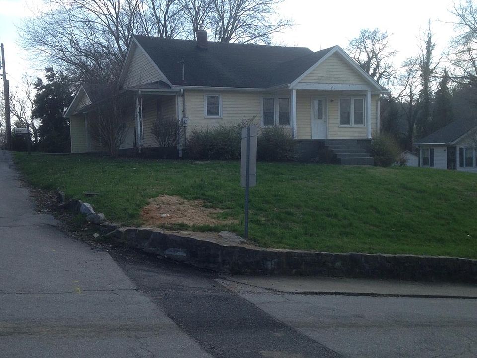 Corner lot (3rd Ave & Almond St)