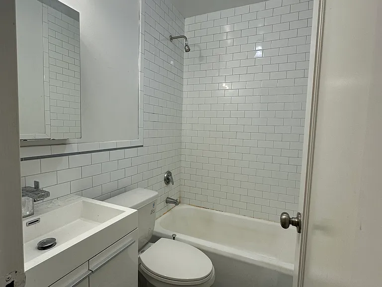 222 E 56th St #4H — Photo 4