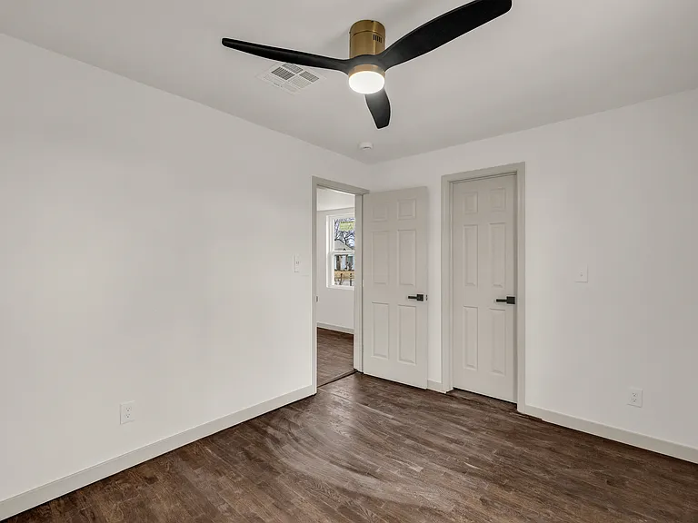 1017 W Newton St — Photo 7