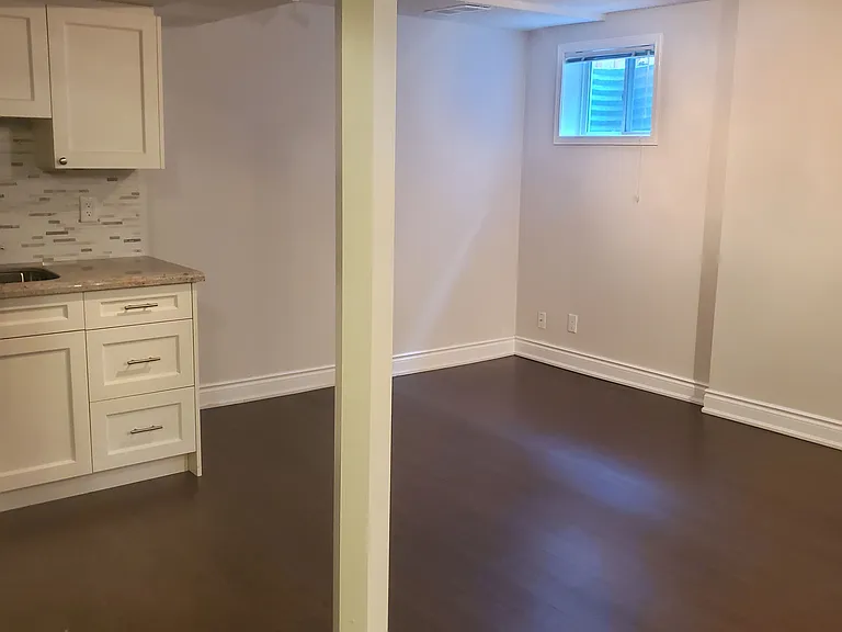 104 Houseman Cres — Photo 26