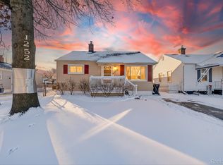 1252 8th St, Wyandotte, MI 48192