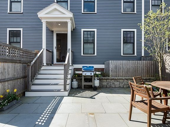4th image of 14 Charles St Unit 14