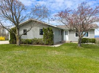 10675 Murray Rd, Charlevoix, MI 49720