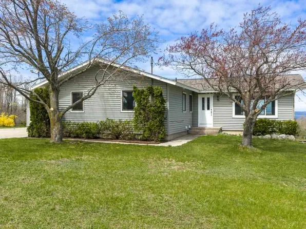 10675 Murray Rd, Charlevoix, MI 49720