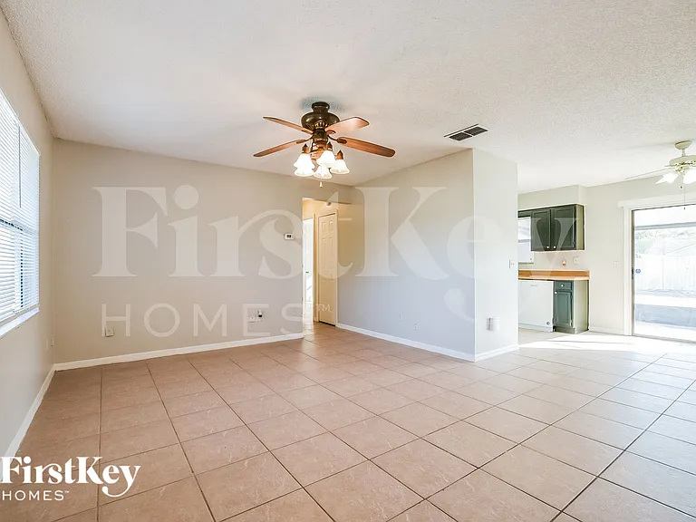 3208 Buckland St — Photo 2