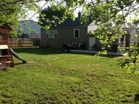 4 bed, 2.5 bath, 1900 sqft, $2,800 — Photo 3