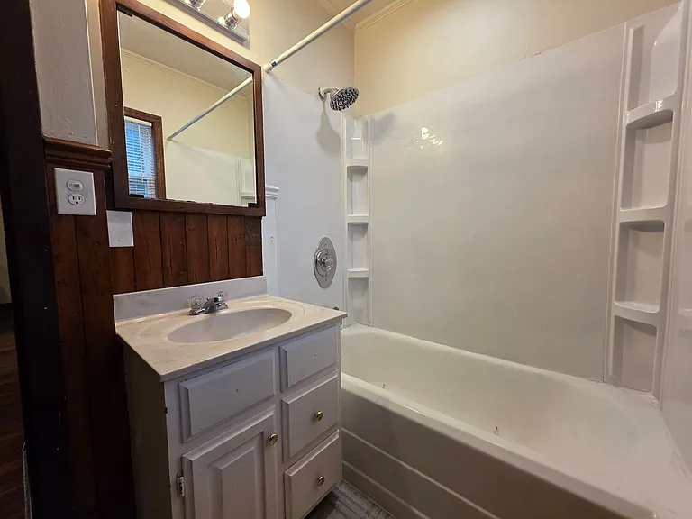 132 McKinley Ave — Photo 8