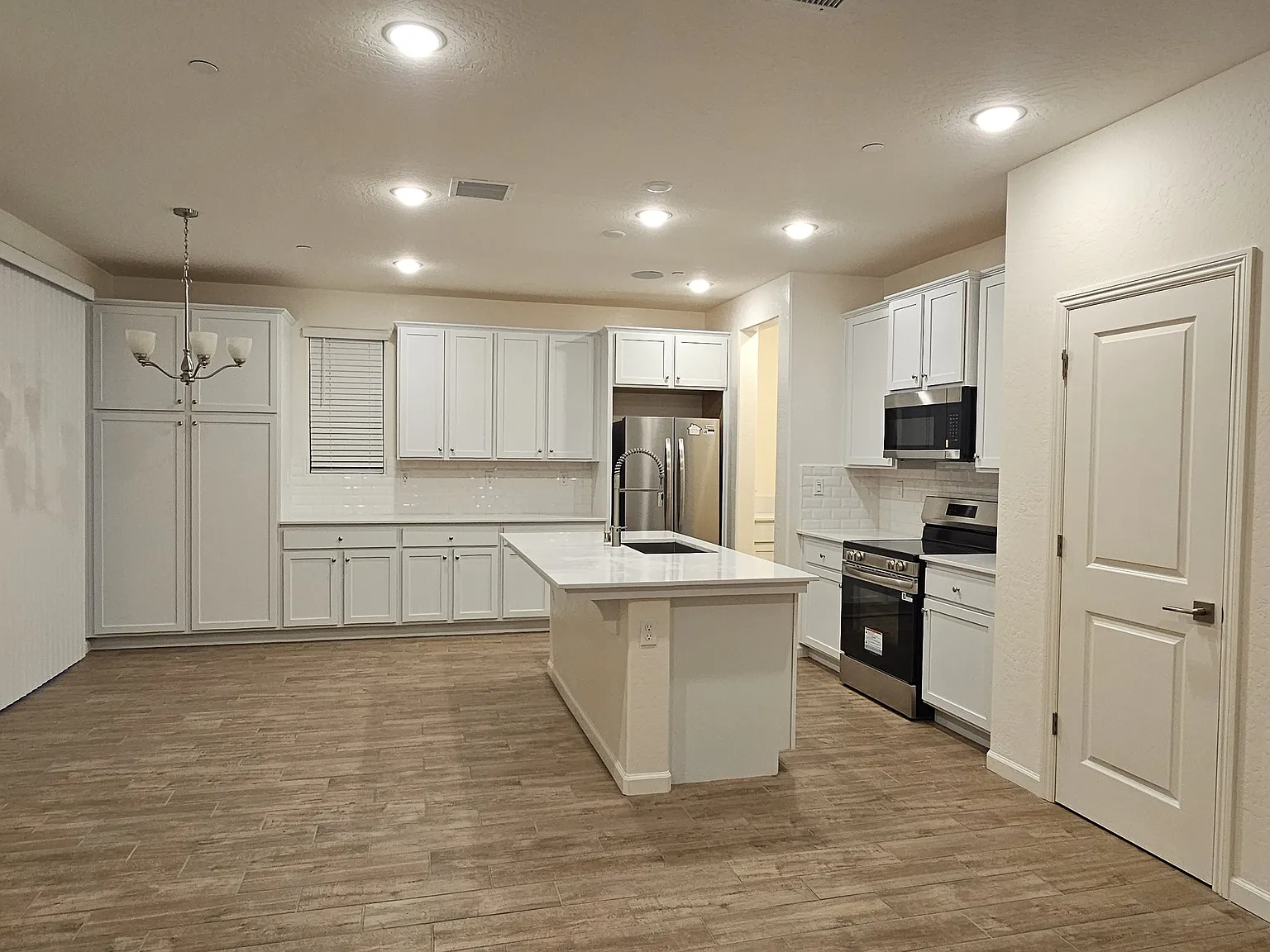 3 bed, 1651 sqft, $2,450 — Photo 4