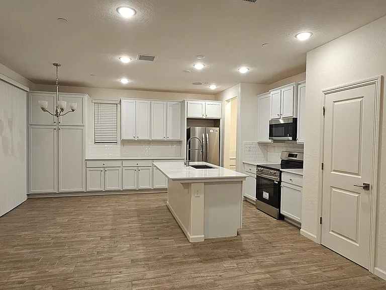 1539 Foxhill Ln — Photo 4