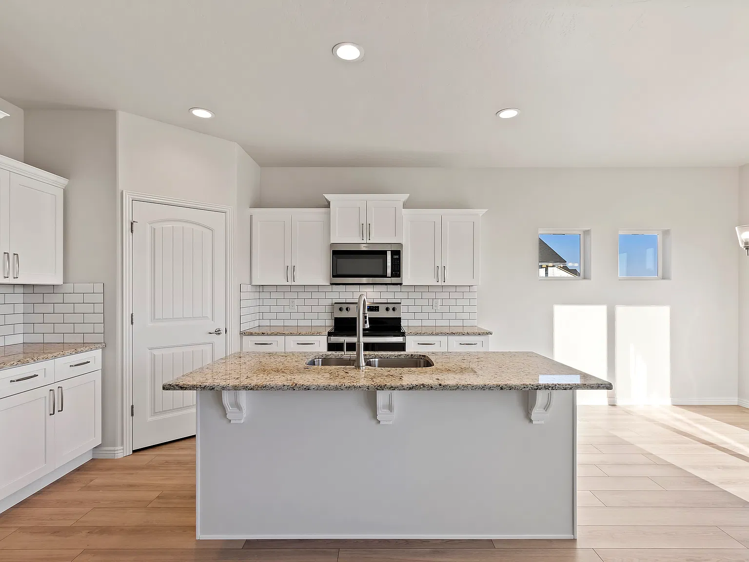 1183 White Birch Ave — Photo 4