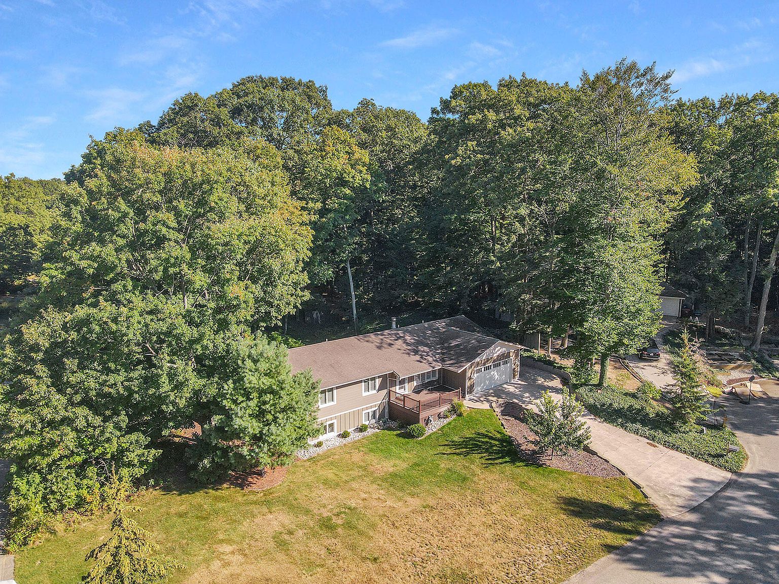 9436 Lakeview Ct, West Olive, MI 49460 Zillow