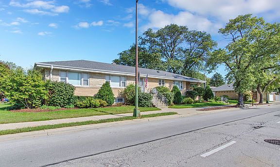 3rd image of 7034 W Bryn Mawr Ave
