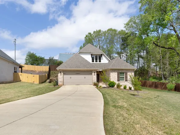 1660 Lois Ln, Auburn, AL 36832