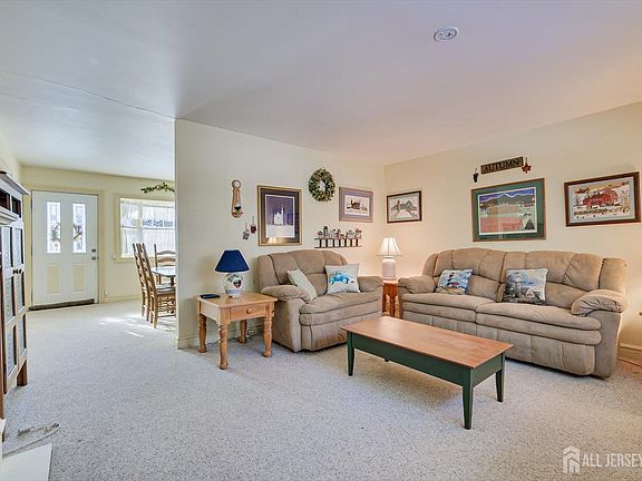 5th image of 144 Princeton Rd