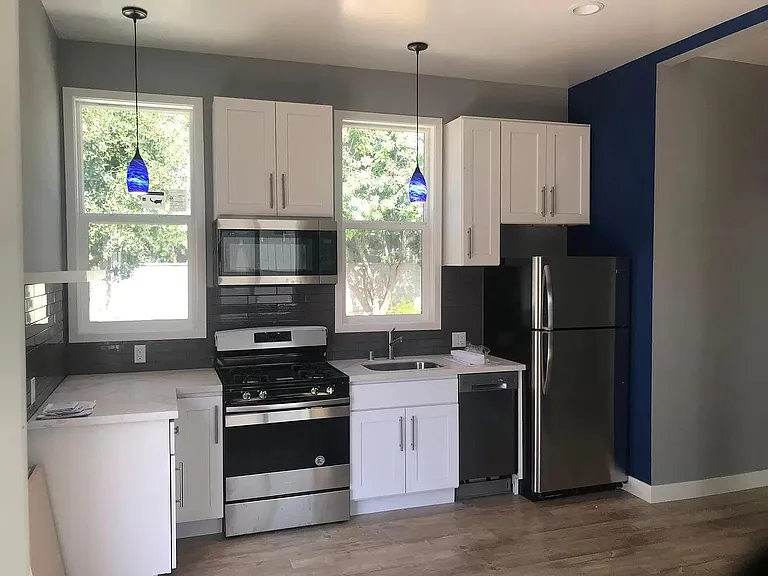 6927 Cozycroft Ave — Photo 10