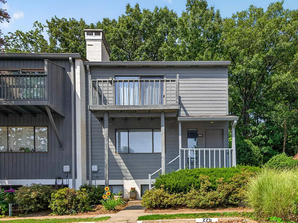 225 Harvest Dr