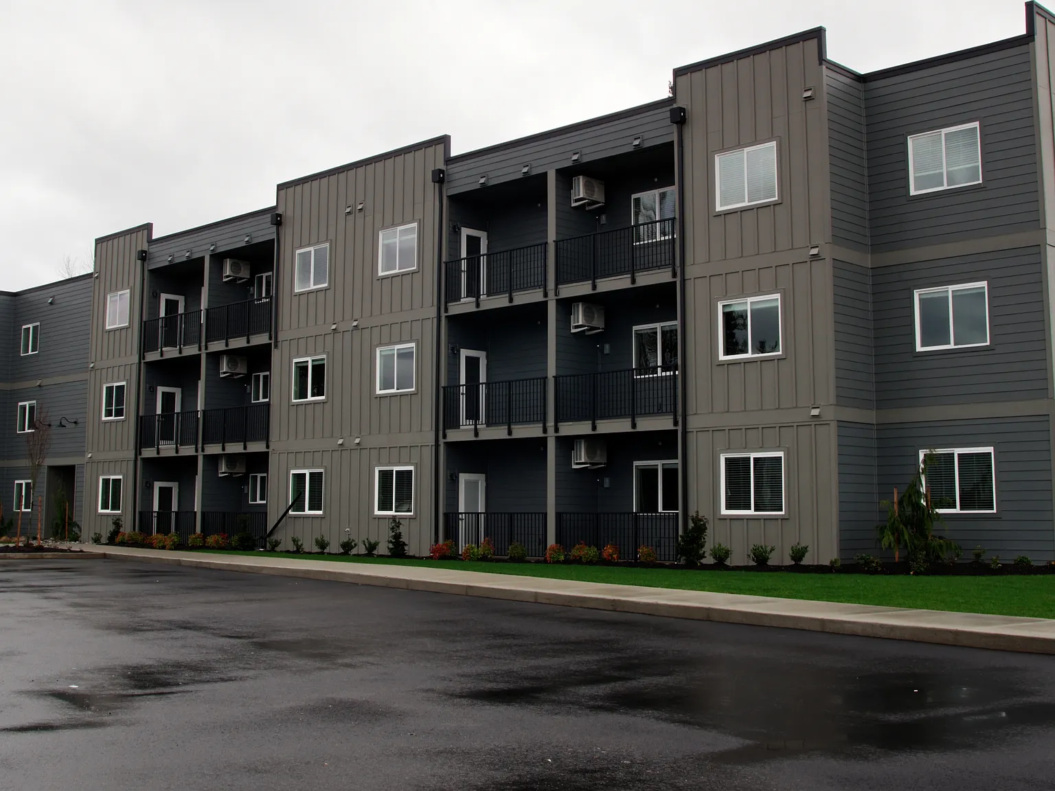 The Downtown 48 Apartments — Photo 2