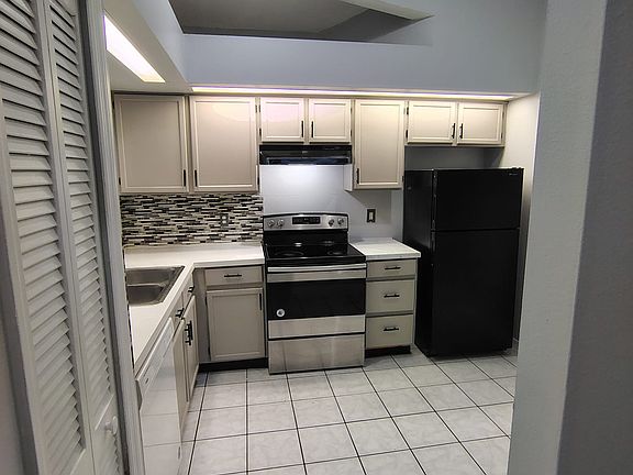 2nd image of 14756 Laguna Beach Cir