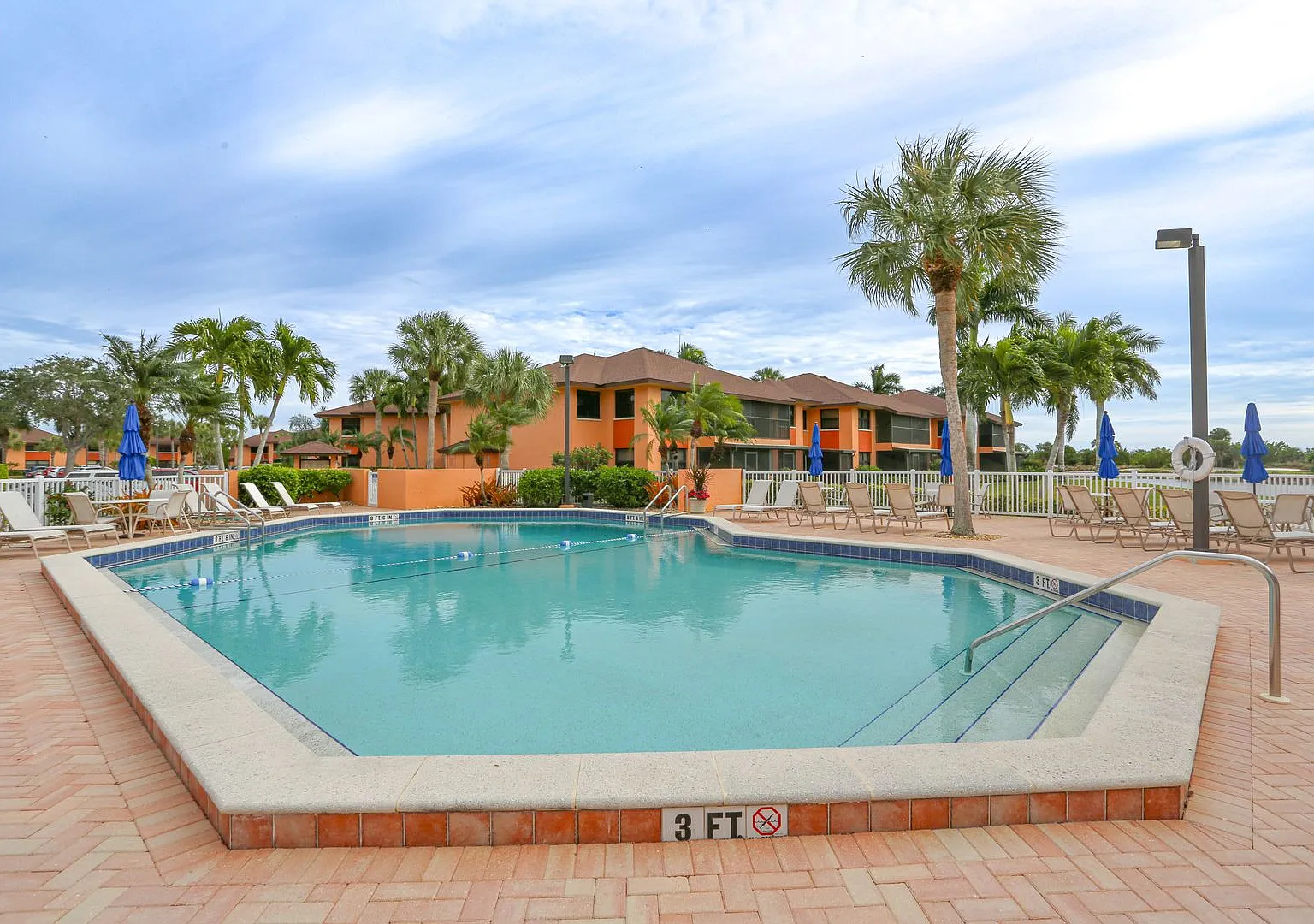 **Ask About The Two Weeks Free**Wonderful Updated Condo Close To Marco Island And Beaches Will No... — Photo 3