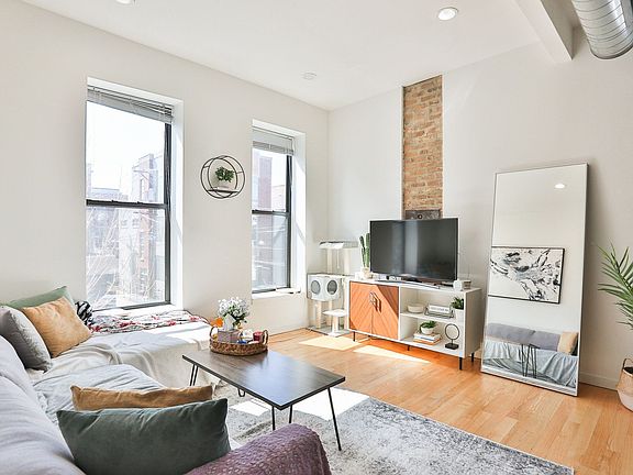 3rd image of 1512 N Ashland Ave #2R