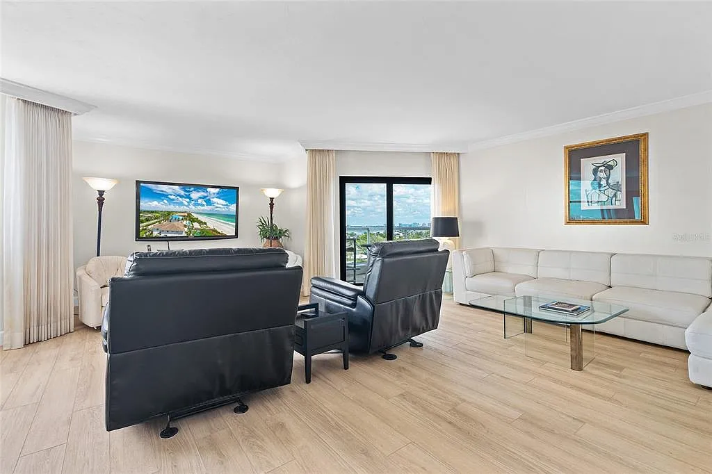 2 bed, 2.0 bath, 1409 sqft, $11,500 — Photo 3