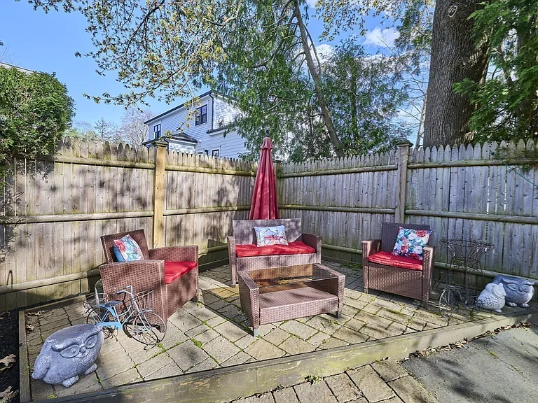 291 Russett Rd — Photo 38