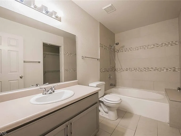 2815 Dawn Crossing Dr — Photo 12