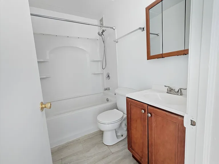 350 S Main St #6 — Photo 5