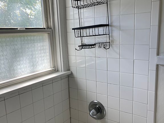 3rd image of 1317 1/2 W Prospect Ave