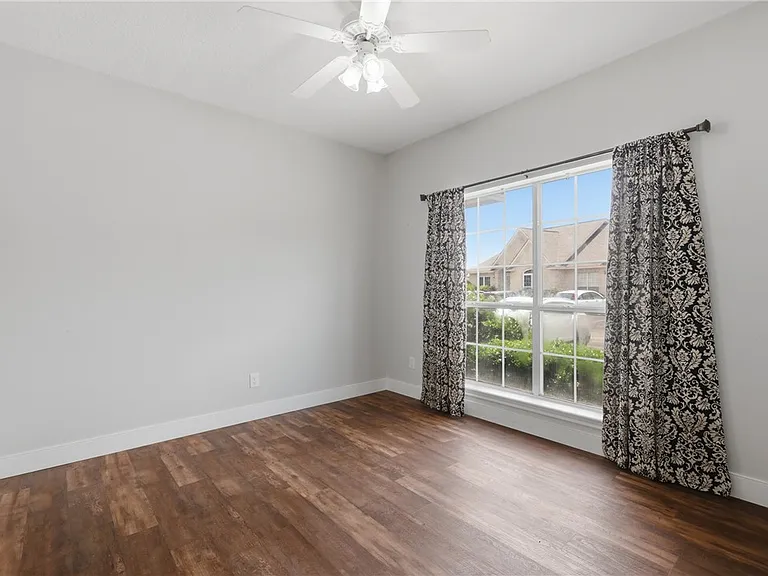 239 Navarro Dr — Photo 8