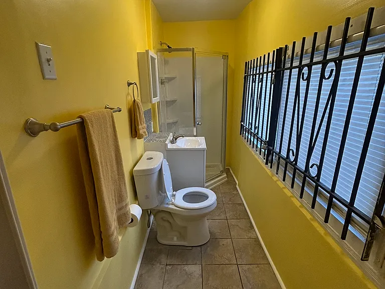 2509 W Oakdale St #1 — Photo 4