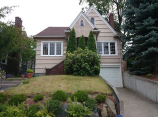 2219 N 54th St, Seattle, WA 98103