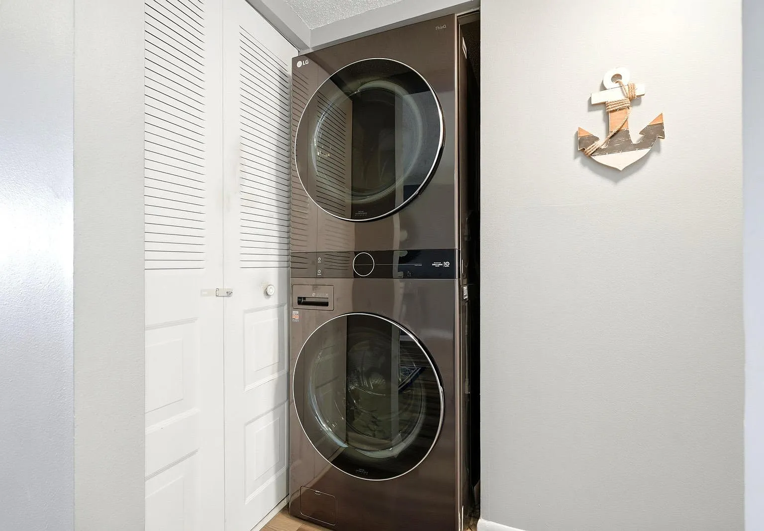2 bed, 915 sqft, $2,600 — Photo 4