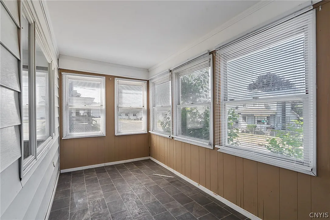 2 bed, 1.0 bath, 1105 sqft, $1,600 — Photo 3