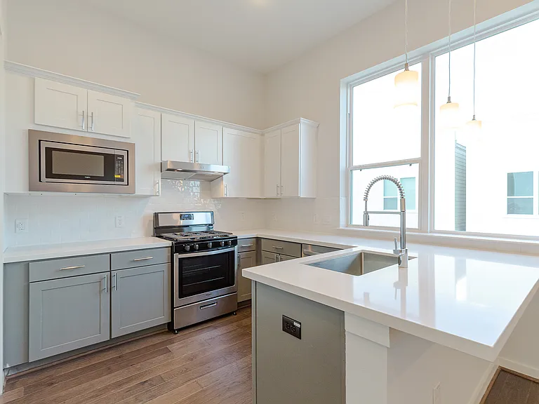 604 Thornton Rd — Photo 15