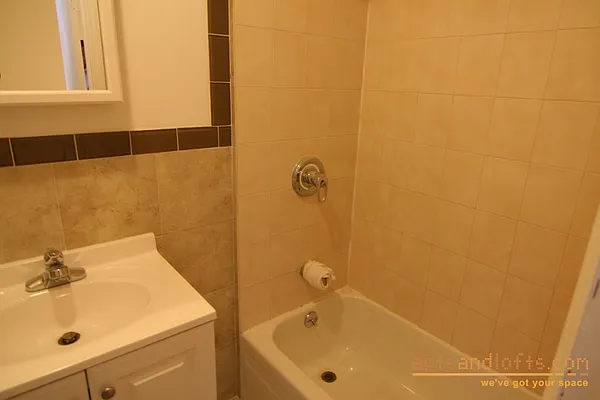 Rented by aptsandlofts.com | media 14