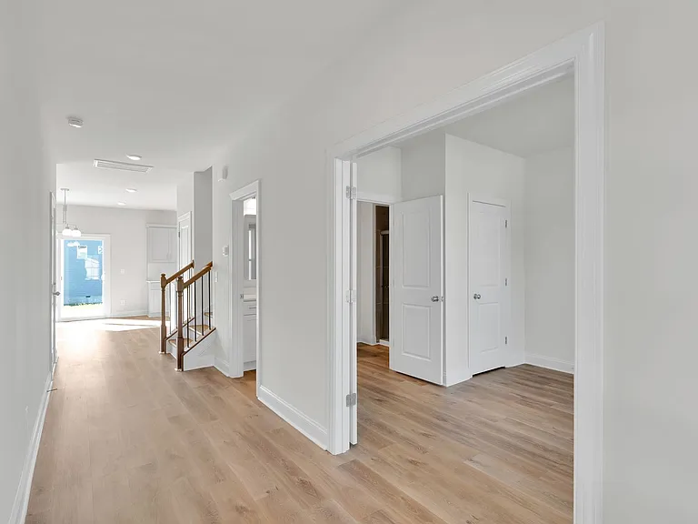 726 Lithia Inn Rd — Photo 12