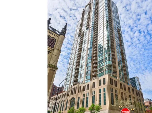 21 E Huron St APT 3204, Chicago, IL 60611