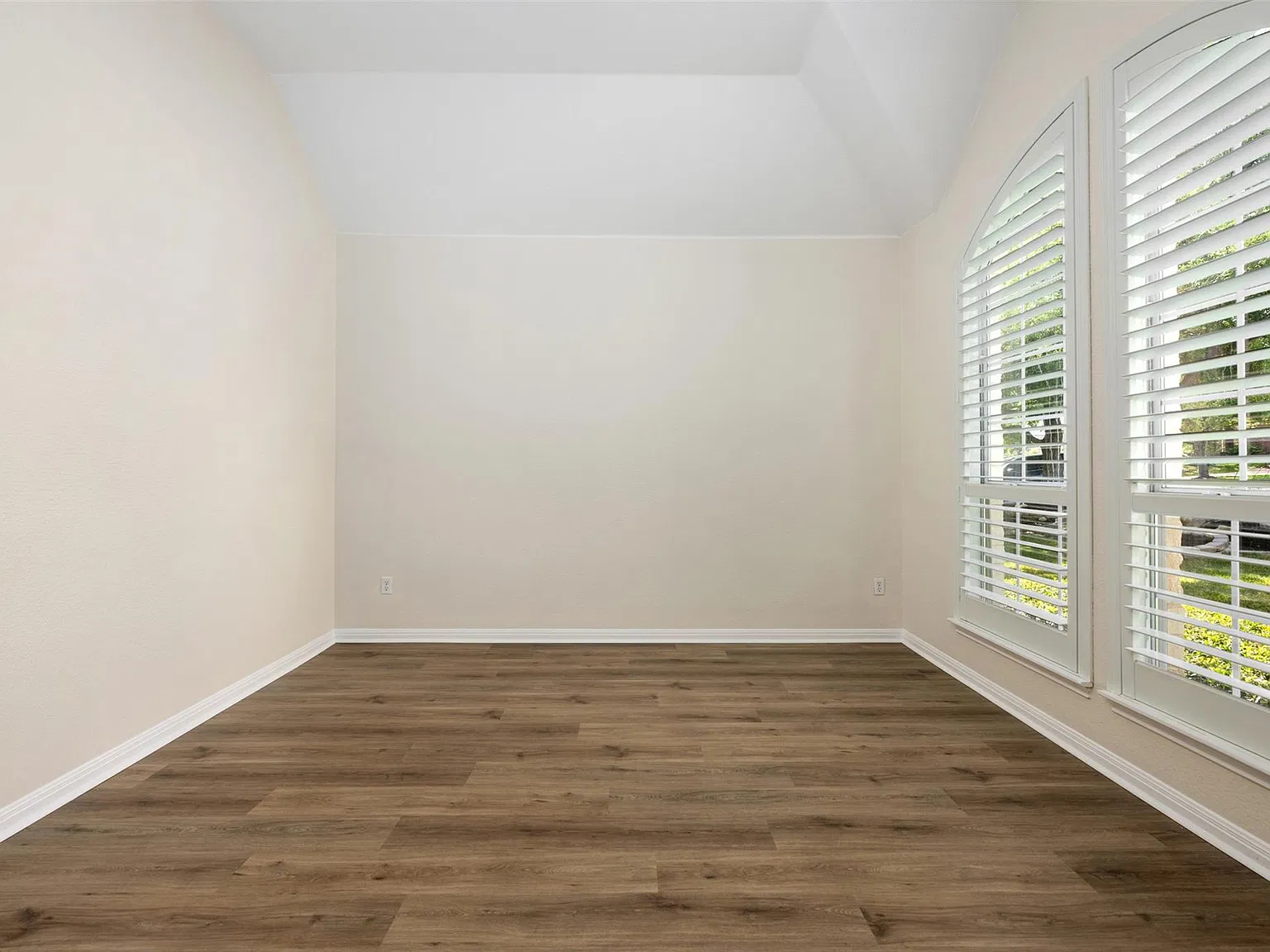 4 bed, 3.0 bath, 3315 sqft, $5,300 — Photo 4
