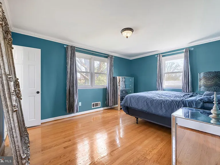 114 E Seminary Ave — Photo 11