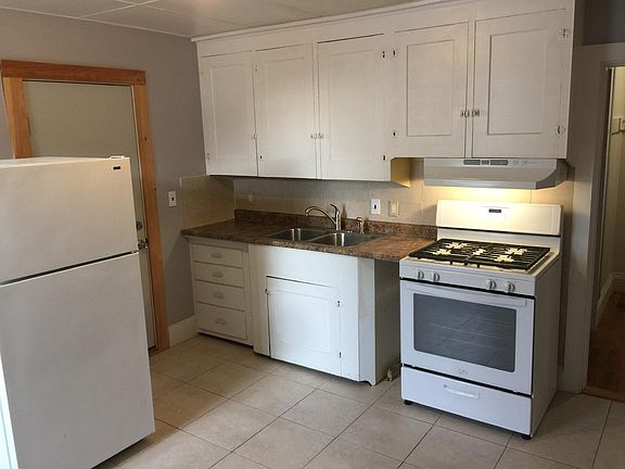 5th image of 32 Arlington St Unit 3