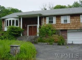 121 Sprague Rd, Scarsdale, NY 10583