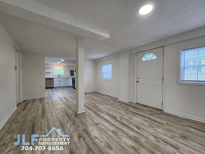 706 N Caldwell St — Photo 3